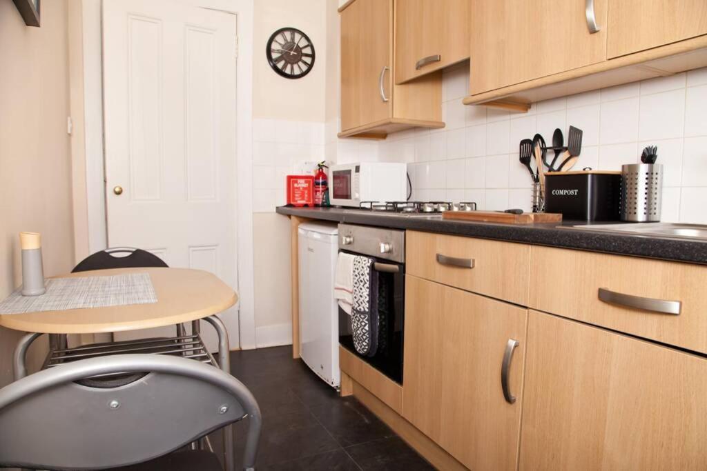 Snug - Logie Baird Apartment Helensburgh Esterno foto