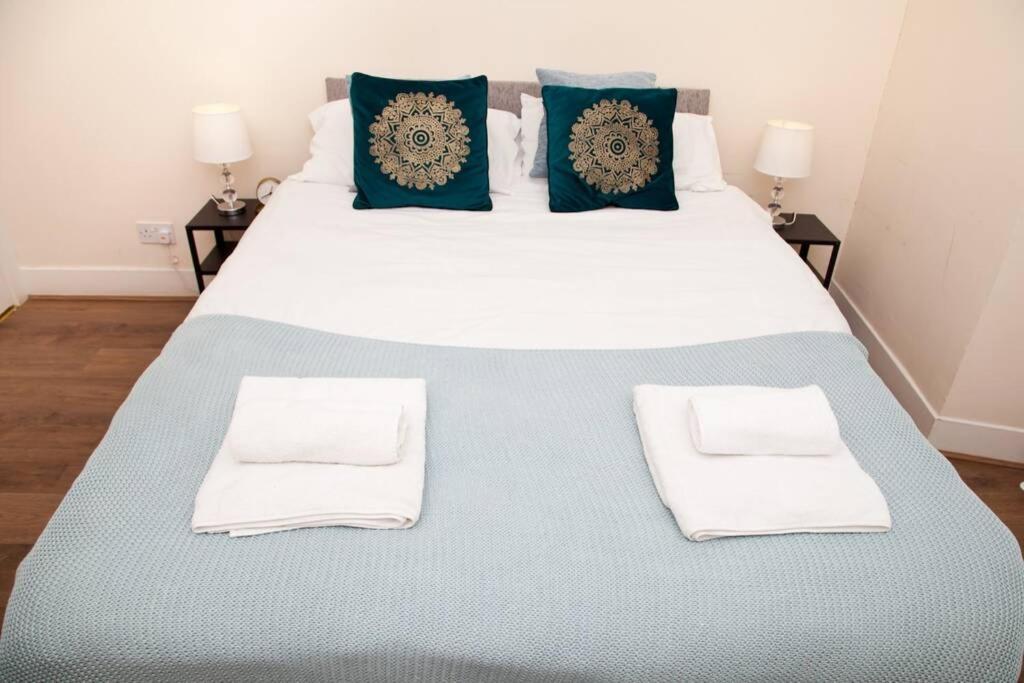 Snug - Logie Baird Apartment Helensburgh Esterno foto