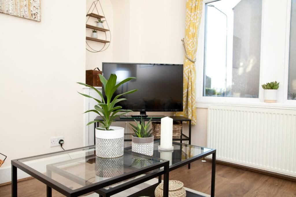 Snug - Logie Baird Apartment Helensburgh Esterno foto