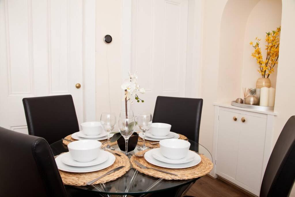 Snug - Logie Baird Apartment Helensburgh Esterno foto